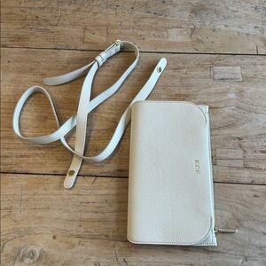 Cuyana Leather Phone Bag Crossbody – Ivory / Cream